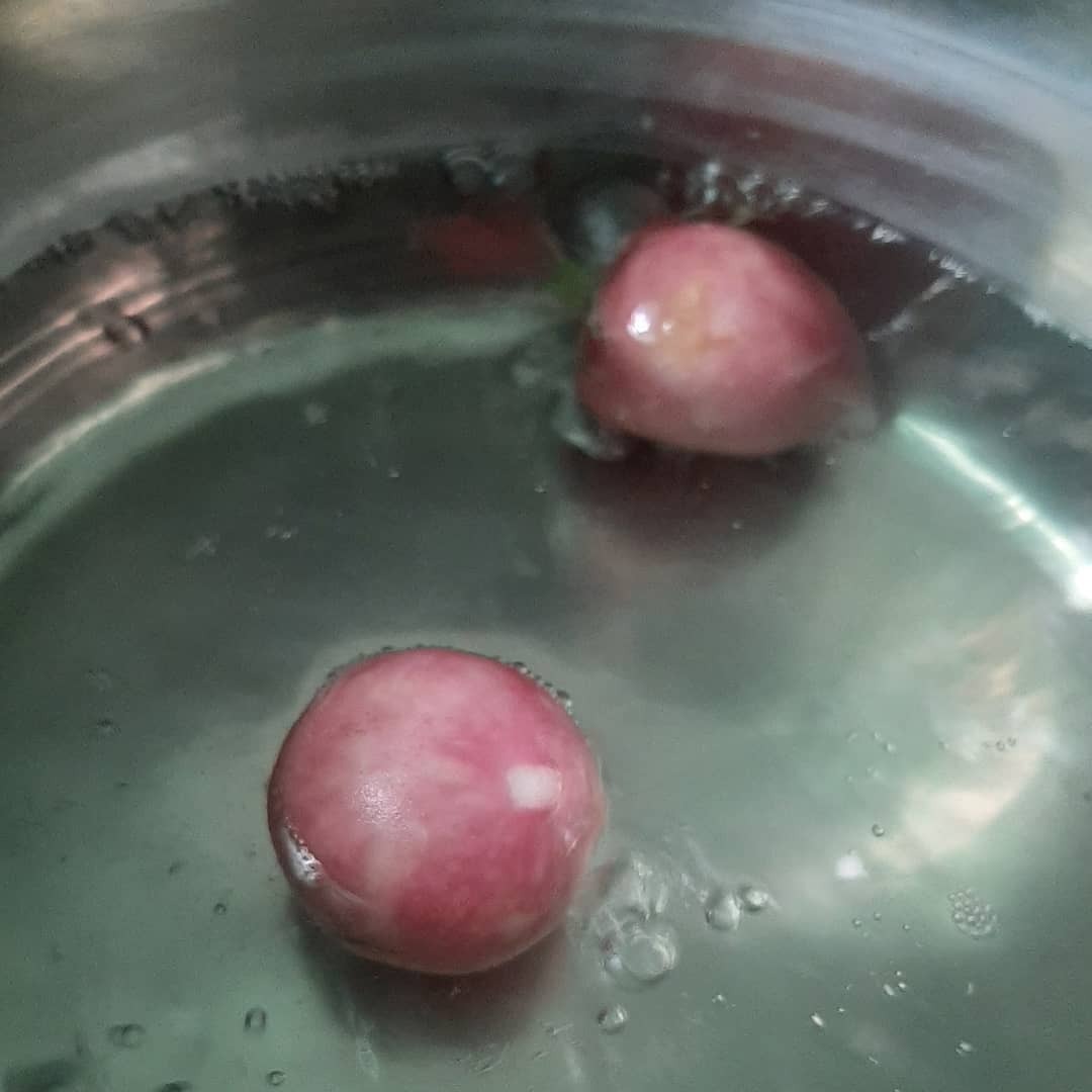 Boiling radishes